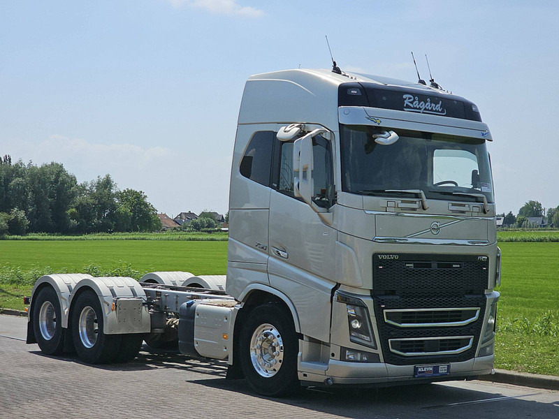Volvo FH 750 6X2 9T FA WB 430 - Kamion-šasija: slika Volvo FH 750 6X2 9T FA WB 430 - Kamion-šasija Volvo FH 750 6X2 9T FA WB 430 - Kamion-šasija: slika Volvo FH 750 6X2 9T FA WB 430 - Kamion-šasija