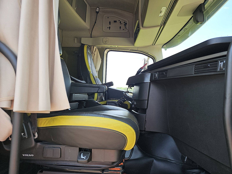 Kamion-šasija Volvo FH 750 6X2 9T FA WB 430: slika Kamion-šasija Volvo FH 750 6X2 9T FA WB 430