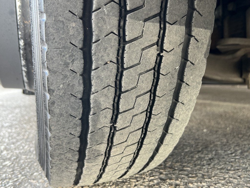 Iveco EuroCargo ML75E16 Klima 6,05m Koffer+LBW 102.tkm - Dostavno vozilo sa zatvorenim sandukom: slika Iveco EuroCargo ML75E16 Klima 6,05m Koffer+LBW 102.tkm - Dostavno vozilo sa zatvorenim sandukom Iveco EuroCargo ML75E16 Klima 6,05m Koffer+LBW 102.tkm - Dostavno vozilo sa zatvorenim sandukom: slika Iveco EuroCargo ML75E16 Klima 6,05m Koffer+LBW 102.tkm - Dostavno vozilo sa zatvorenim sandukom