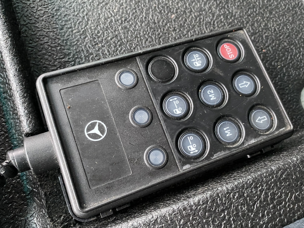 Mercedes-Benz Econic 2633 PLATZ Müll tonnenwaschanlage - Kamion za odvoz smeća: slika Mercedes-Benz Econic 2633 PLATZ Müll tonnenwaschanlage - Kamion za odvoz smeća Mercedes-Benz Econic 2633 PLATZ Müll tonnenwaschanlage - Kamion za odvoz smeća: slika Mercedes-Benz Econic 2633 PLATZ Müll tonnenwaschanlage - Kamion za odvoz smeća