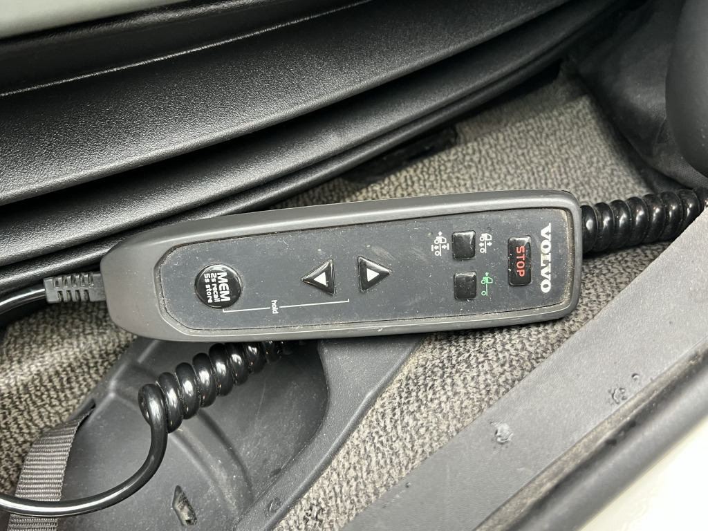 Volvo FL 260 7,2m LBW Klima Tempomat AHK Orig. 125'km - Kamion s ceradom: slika Volvo FL 260 7,2m LBW Klima Tempomat AHK Orig. 125'km - Kamion s ceradom Volvo FL 260 7,2m LBW Klima Tempomat AHK Orig. 125'km - Kamion s ceradom: slika Volvo FL 260 7,2m LBW Klima Tempomat AHK Orig. 125'km - Kamion s ceradom