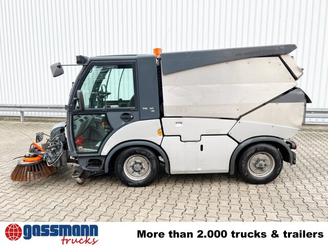 Hako Multicar Citymaster 2000 2B Kehrmaschine 4x2 - Cestovna čistilica: slika Hako Multicar Citymaster 2000 2B Kehrmaschine 4x2 - Cestovna čistilica Hako Multicar Citymaster 2000 2B Kehrmaschine 4x2 - Cestovna čistilica: slika Hako Multicar Citymaster 2000 2B Kehrmaschine 4x2 - Cestovna čistilica