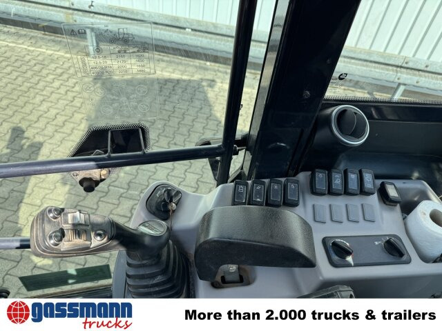 Utovarivač na kotačima Kubota R090 4x4, Palettengabel, ca. 838 Betr.-Std.: slika Utovarivač na kotačima Kubota R090 4x4, Palettengabel, ca. 838 Betr.-Std. Utovarivač na kotačima Kubota R090 4x4, Palettengabel, ca. 838 Betr.-Std.: slika Utovarivač na kotačima Kubota R090 4x4, Palettengabel, ca. 838 Betr.-Std.