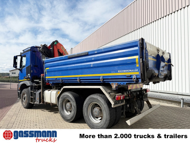 Kiper, Kamion s kranom Mercedes-Benz Arocs 2643 K 6x4, Kran Palfinger PK13001-K B,: slika Kiper, Kamion s kranom Mercedes-Benz Arocs 2643 K 6x4, Kran Palfinger PK13001-K B, Kiper, Kamion s kranom Mercedes-Benz Arocs 2643 K 6x4, Kran Palfinger PK13001-K B,: slika Kiper, Kamion s kranom Mercedes-Benz Arocs 2643 K 6x4, Kran Palfinger PK13001-K B,
