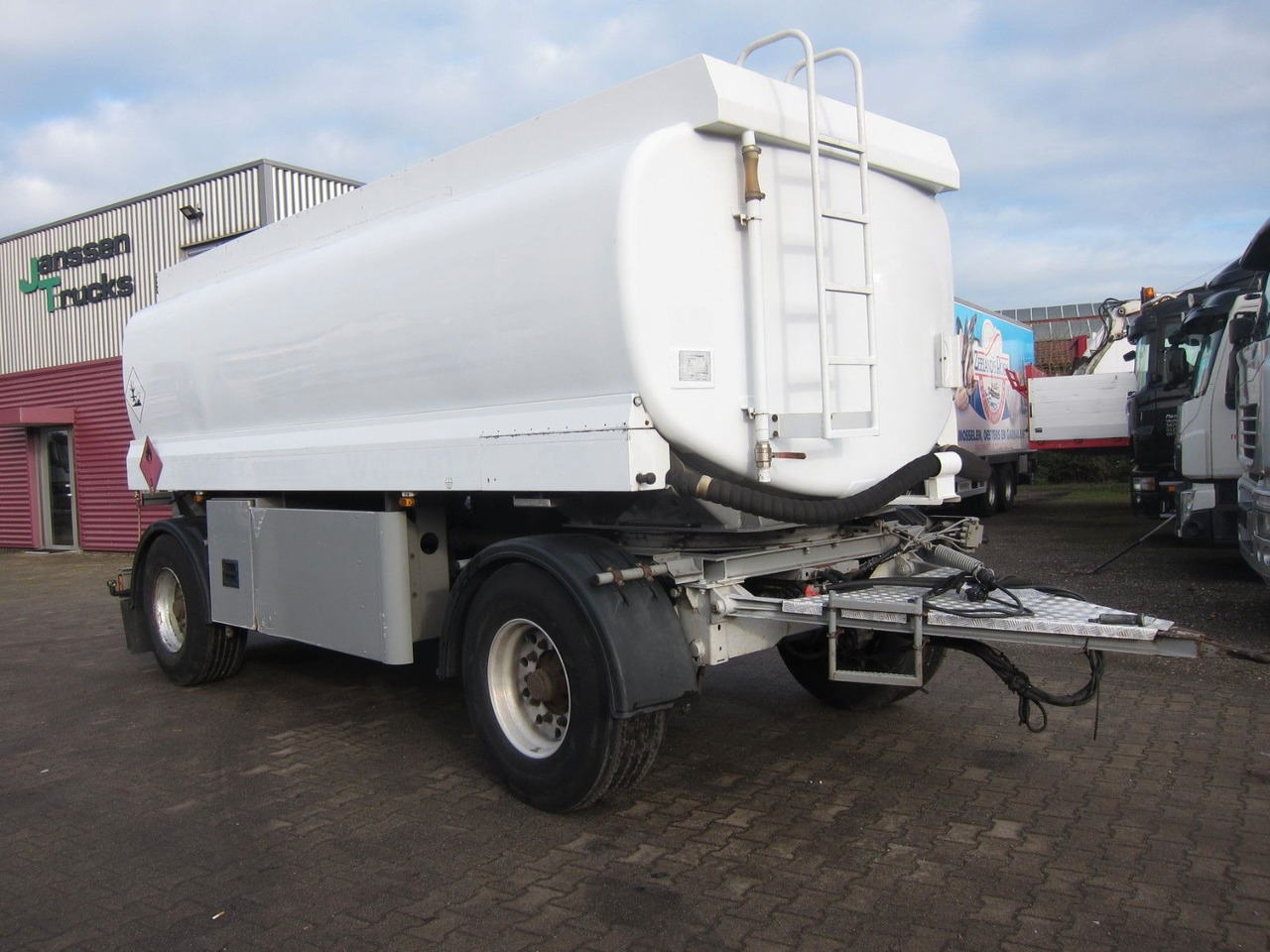 Lindner & Fischer 18400ltr 3 Kammern Oben-Unten - Prikolica cisterna: slika Lindner & Fischer 18400ltr 3 Kammern Oben-Unten - Prikolica cisterna Lindner & Fischer 18400ltr 3 Kammern Oben-Unten - Prikolica cisterna: slika Lindner & Fischer 18400ltr 3 Kammern Oben-Unten - Prikolica cisterna