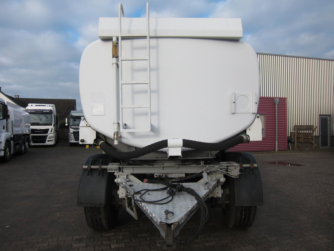 Lindner & Fischer 18400ltr 3 Kammern Oben-Unten - Prikolica cisterna: slika Lindner & Fischer 18400ltr 3 Kammern Oben-Unten - Prikolica cisterna Lindner & Fischer 18400ltr 3 Kammern Oben-Unten - Prikolica cisterna: slika Lindner & Fischer 18400ltr 3 Kammern Oben-Unten - Prikolica cisterna