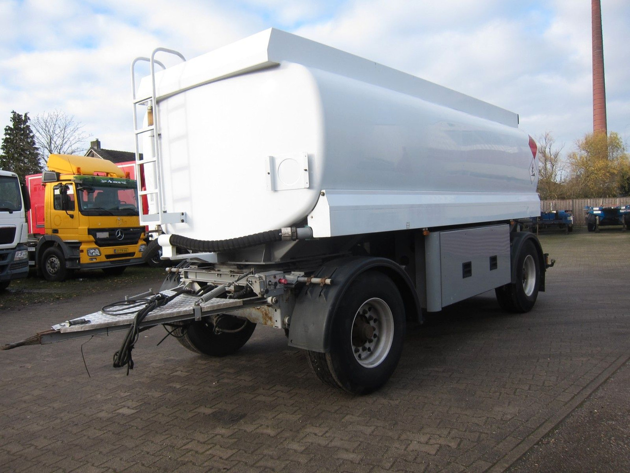 Lindner & Fischer 18400ltr 3 Kammern Oben-Unten - Prikolica cisterna: slika Lindner & Fischer 18400ltr 3 Kammern Oben-Unten - Prikolica cisterna Lindner & Fischer 18400ltr 3 Kammern Oben-Unten - Prikolica cisterna: slika Lindner & Fischer 18400ltr 3 Kammern Oben-Unten - Prikolica cisterna