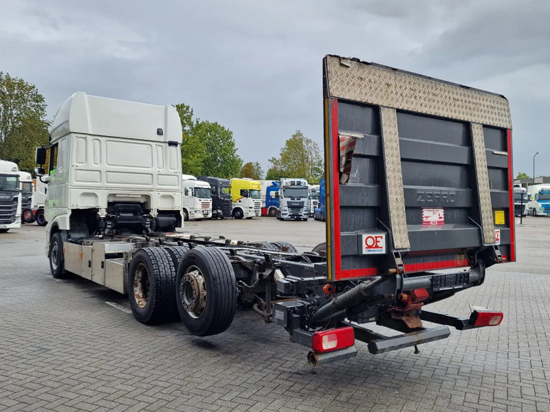 DAF XF 530 SuperSpaceCab 6x2*4 - Chassis 740 cm - Loadlift - Steering axle - Leather - - Kamion-šasija: slika DAF XF 530 SuperSpaceCab 6x2*4 - Chassis 740 cm - Loadlift - Steering axle - Leather - - Kamion-šasija DAF XF 530 SuperSpaceCab 6x2*4 - Chassis 740 cm - Loadlift - Steering axle - Leather - - Kamion-šasija: slika DAF XF 530 SuperSpaceCab 6x2*4 - Chassis 740 cm - Loadlift - Steering axle - Leather - - Kamion-šasija