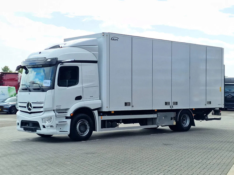 Mercedes-Benz Actros 1833 4x2 - Box with sidedoors - Loadlift - Full air - Mirror cam - Kamion sandučar: slika Mercedes-Benz Actros 1833 4x2 - Box with sidedoors - Loadlift - Full air - Mirror cam - Kamion sandučar Mercedes-Benz Actros 1833 4x2 - Box with sidedoors - Loadlift - Full air - Mirror cam - Kamion sandučar: slika Mercedes-Benz Actros 1833 4x2 - Box with sidedoors - Loadlift - Full air - Mirror cam - Kamion sandučar