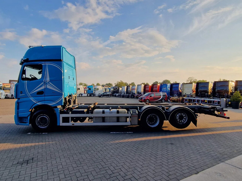 Mercedes-Benz Actros 2553 6x2 - BDF - Retarder - 4.90 WB - Loadlift - Full air - Transporter kontejnera/ Kamion s izmjenjivim sanducima: slika Mercedes-Benz Actros 2553 6x2 - BDF - Retarder - 4.90 WB - Loadlift - Full air - Transporter kontejnera/ Kamion s izmjenjivim sanducima Mercedes-Benz Actros 2553 6x2 - BDF - Retarder - 4.90 WB - Loadlift - Full air - Transporter kontejnera/ Kamion s izmjenjivim sanducima: slika Mercedes-Benz Actros 2553 6x2 - BDF - Retarder - 4.90 WB - Loadlift - Full air - Transporter kontejnera/ Kamion s izmjenjivim sanducima