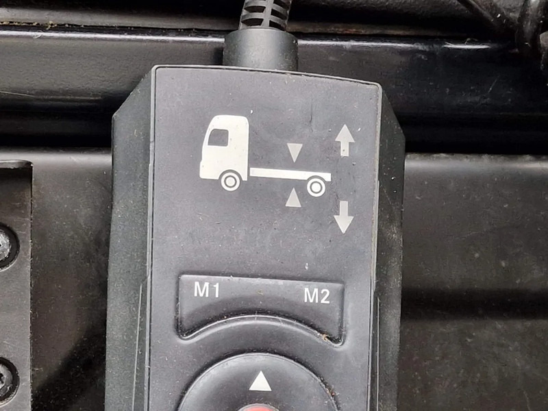 Kamion s kabelskim sustavom Mercedes-Benz Arocs 3251 8x4 - Cable system - HUB reduction - Euro 6 - Camera system: slika Kamion s kabelskim sustavom Mercedes-Benz Arocs 3251 8x4 - Cable system - HUB reduction - Euro 6 - Camera system