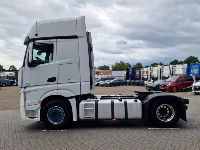 Mercedes-Benz Actros 1851 - 4x2 - Retarder - Steel/air - 2x tank - Fridge - - Tegljač: slika Mercedes-Benz Actros 1851 - 4x2 - Retarder - Steel/air - 2x tank - Fridge - - Tegljač Mercedes-Benz Actros 1851 - 4x2 - Retarder - Steel/air - 2x tank - Fridge - - Tegljač: slika Mercedes-Benz Actros 1851 - 4x2 - Retarder - Steel/air - 2x tank - Fridge - - Tegljač