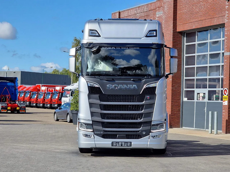 Scania 660S V8 NGS Highline 6x2/4 - New - Full spec - Retarder - Night clima - Led - Leather - Navi - Tegljač: slika Scania 660S V8 NGS Highline 6x2/4 - New - Full spec - Retarder - Night clima - Led - Leather - Navi - Tegljač Scania 660S V8 NGS Highline 6x2/4 - New - Full spec - Retarder - Night clima - Led - Leather - Navi - Tegljač: slika Scania 660S V8 NGS Highline 6x2/4 - New - Full spec - Retarder - Night clima - Led - Leather - Navi - Tegljač
