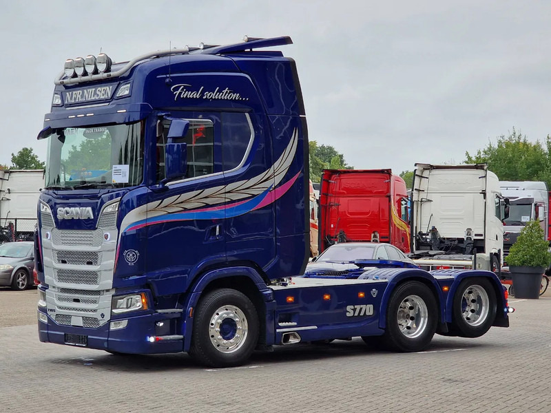 Scania 770S V8 NGS Highline 6x2 - Show truck - Special paint - Custom interior - Retarder - Full air - Night clima - Tegljač: slika Scania 770S V8 NGS Highline 6x2 - Show truck - Special paint - Custom interior - Retarder - Full air - Night clima - Tegljač Scania 770S V8 NGS Highline 6x2 - Show truck - Special paint - Custom interior - Retarder - Full air - Night clima - Tegljač: slika Scania 770S V8 NGS Highline 6x2 - Show truck - Special paint - Custom interior - Retarder - Full air - Night clima - Tegljač