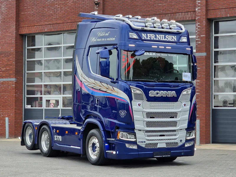 Scania 770S V8 NGS Highline 6x2 - Show truck - Special paint - Custom interior - Retarder - Full air - Night clima - Tegljač: slika Scania 770S V8 NGS Highline 6x2 - Show truck - Special paint - Custom interior - Retarder - Full air - Night clima - Tegljač Scania 770S V8 NGS Highline 6x2 - Show truck - Special paint - Custom interior - Retarder - Full air - Night clima - Tegljač: slika Scania 770S V8 NGS Highline 6x2 - Show truck - Special paint - Custom interior - Retarder - Full air - Night clima - Tegljač