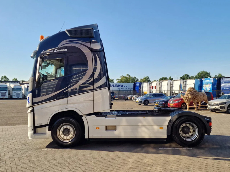 Volvo FH 13.460 4x2 Globetrotter XL - Full spoiler - 2x tank - Fridge - TV - Tegljač: slika Volvo FH 13.460 4x2 Globetrotter XL - Full spoiler - 2x tank - Fridge - TV - Tegljač Volvo FH 13.460 4x2 Globetrotter XL - Full spoiler - 2x tank - Fridge - TV - Tegljač: slika Volvo FH 13.460 4x2 Globetrotter XL - Full spoiler - 2x tank - Fridge - TV - Tegljač