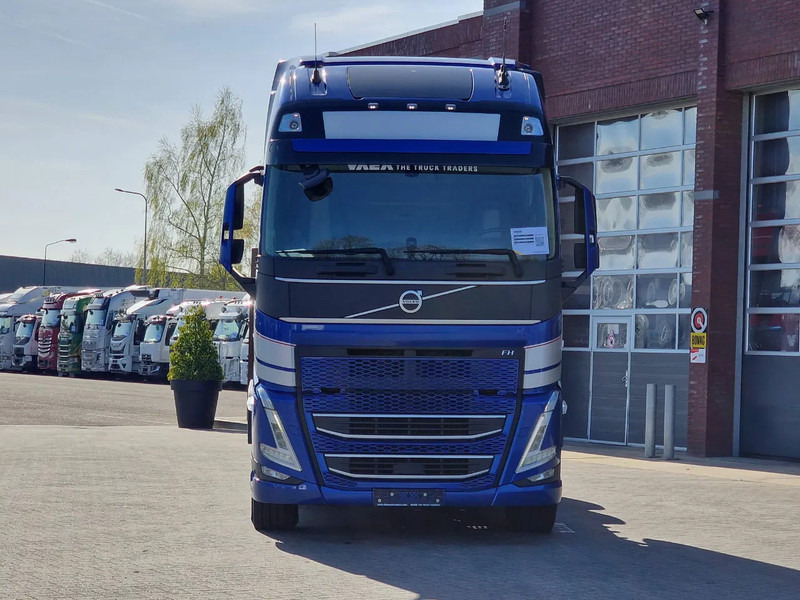 Volvo FH 13.500 Globetrotter XL 6x2 - I Save - I parkcool - Navi - Leather - Tegljač: slika Volvo FH 13.500 Globetrotter XL 6x2 - I Save - I parkcool - Navi - Leather - Tegljač Volvo FH 13.500 Globetrotter XL 6x2 - I Save - I parkcool - Navi - Leather - Tegljač: slika Volvo FH 13.500 Globetrotter XL 6x2 - I Save - I parkcool - Navi - Leather - Tegljač