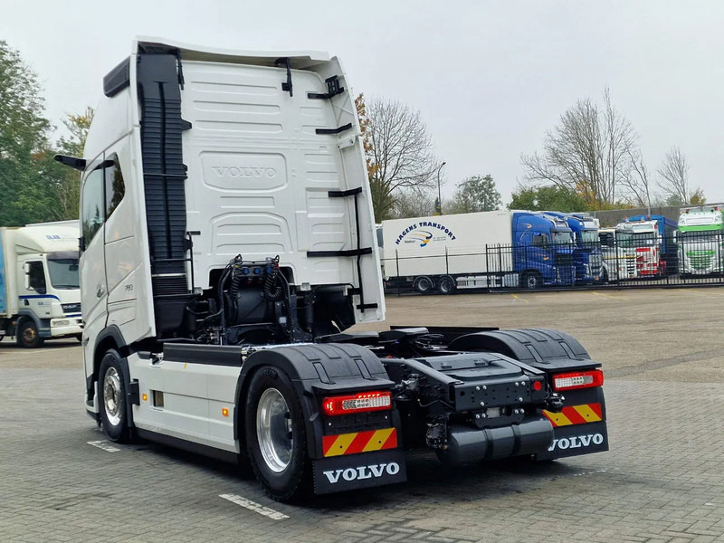 Volvo FH 16 780 Aero Globetrotter XL 4x2 - NEW - Full spec - Retarder - Full air - 2x tank - Tegljač: slika Volvo FH 16 780 Aero Globetrotter XL 4x2 - NEW - Full spec - Retarder - Full air - 2x tank - Tegljač Volvo FH 16 780 Aero Globetrotter XL 4x2 - NEW - Full spec - Retarder - Full air - 2x tank - Tegljač: slika Volvo FH 16 780 Aero Globetrotter XL 4x2 - NEW - Full spec - Retarder - Full air - 2x tank - Tegljač