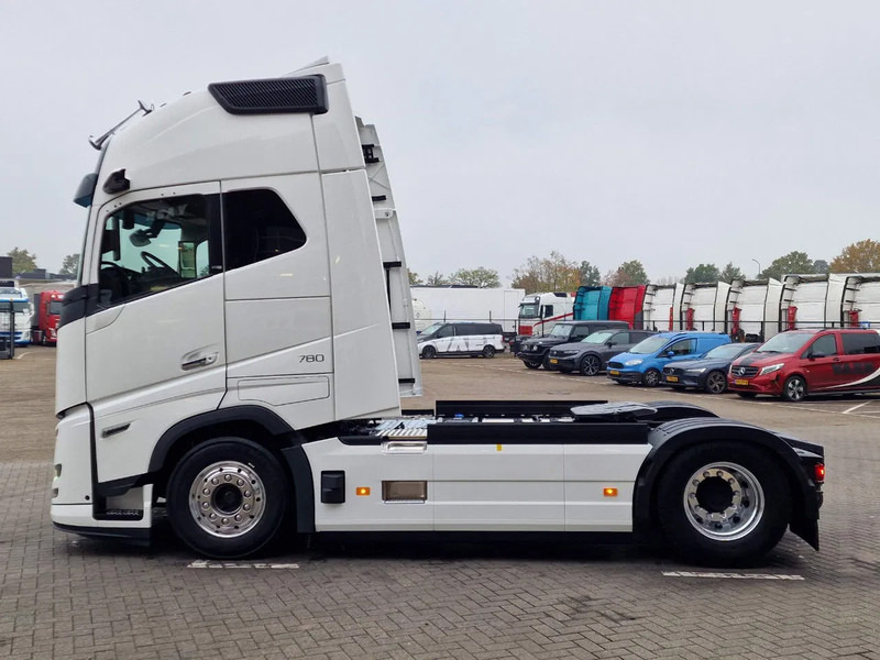 Volvo FH 16 780 Aero Globetrotter XL 4x2 - NEW - Full spec - Retarder - Full air - 2x tank - Tegljač: slika Volvo FH 16 780 Aero Globetrotter XL 4x2 - NEW - Full spec - Retarder - Full air - 2x tank - Tegljač Volvo FH 16 780 Aero Globetrotter XL 4x2 - NEW - Full spec - Retarder - Full air - 2x tank - Tegljač: slika Volvo FH 16 780 Aero Globetrotter XL 4x2 - NEW - Full spec - Retarder - Full air - 2x tank - Tegljač