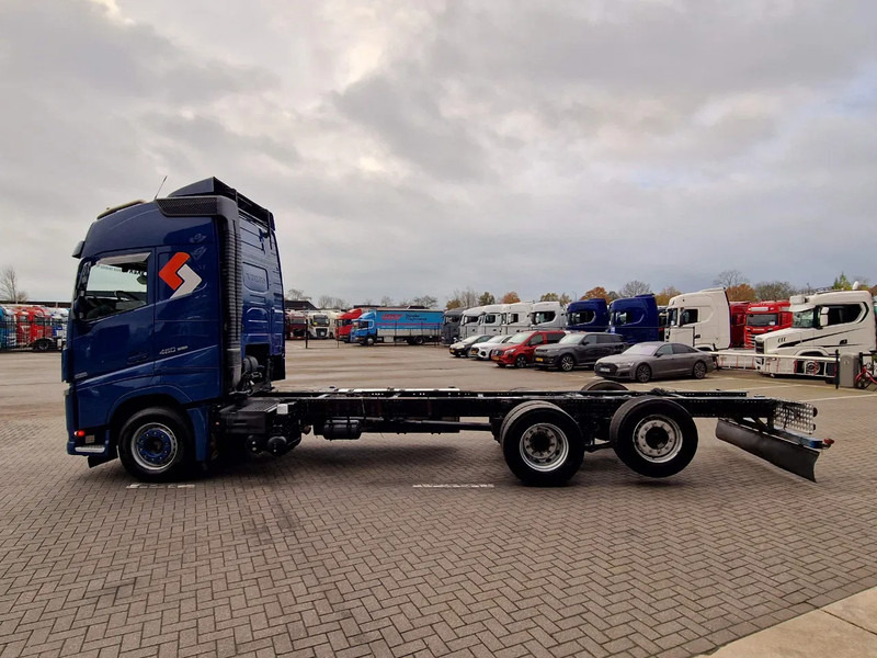 Volvo FH 13.460 Globetrotter 6x2 - Chassis - 4.90 WB - Full air - Euro 6 - VEB+ - Kamion-šasija: slika Volvo FH 13.460 Globetrotter 6x2 - Chassis - 4.90 WB - Full air - Euro 6 - VEB+ - Kamion-šasija Volvo FH 13.460 Globetrotter 6x2 - Chassis - 4.90 WB - Full air - Euro 6 - VEB+ - Kamion-šasija: slika Volvo FH 13.460 Globetrotter 6x2 - Chassis - 4.90 WB - Full air - Euro 6 - VEB+ - Kamion-šasija