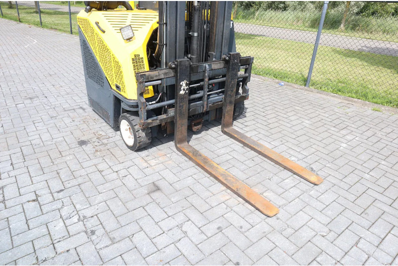 4-smjerni regalni viličar Combilift CB3000 | 2.5 TON | 6 METER | TRIPLEX | SIDESHIFT: slika 4-smjerni regalni viličar Combilift CB3000 | 2.5 TON | 6 METER | TRIPLEX | SIDESHIFT