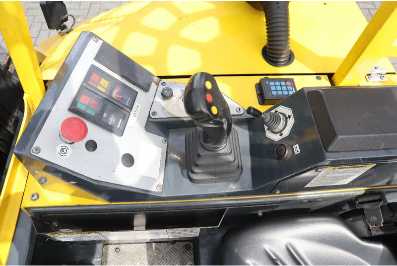 4-smjerni regalni viličar Combilift CB3000 | 2.5 TON | 6 METER | TRIPLEX | SIDESHIFT: slika 4-smjerni regalni viličar Combilift CB3000 | 2.5 TON | 6 METER | TRIPLEX | SIDESHIFT