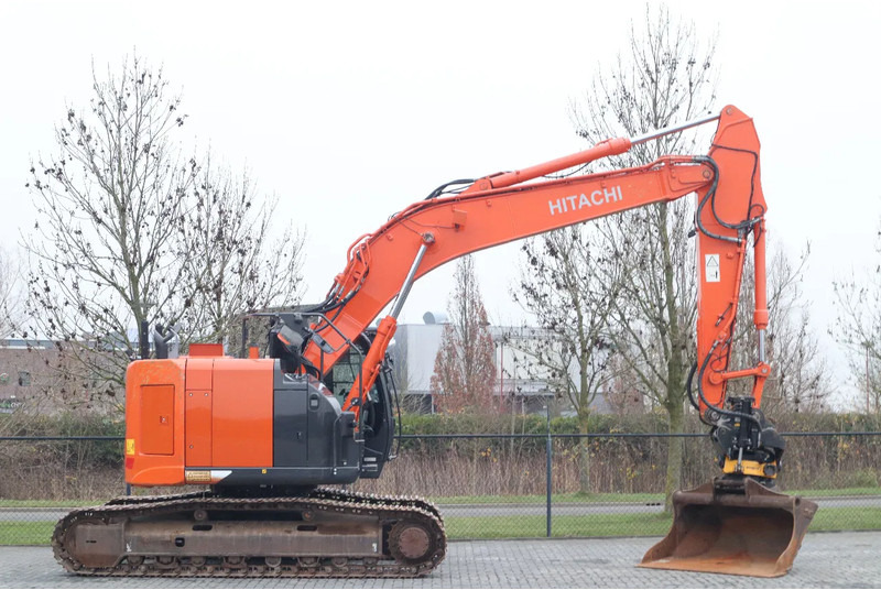 Hitachi ZX225 USRLC-6 | ROTOTILT | BUCKET | GOOD CONDITION - Bager gusjeničar: slika Hitachi ZX225 USRLC-6 | ROTOTILT | BUCKET | GOOD CONDITION - Bager gusjeničar Hitachi ZX225 USRLC-6 | ROTOTILT | BUCKET | GOOD CONDITION - Bager gusjeničar: slika Hitachi ZX225 USRLC-6 | ROTOTILT | BUCKET | GOOD CONDITION - Bager gusjeničar