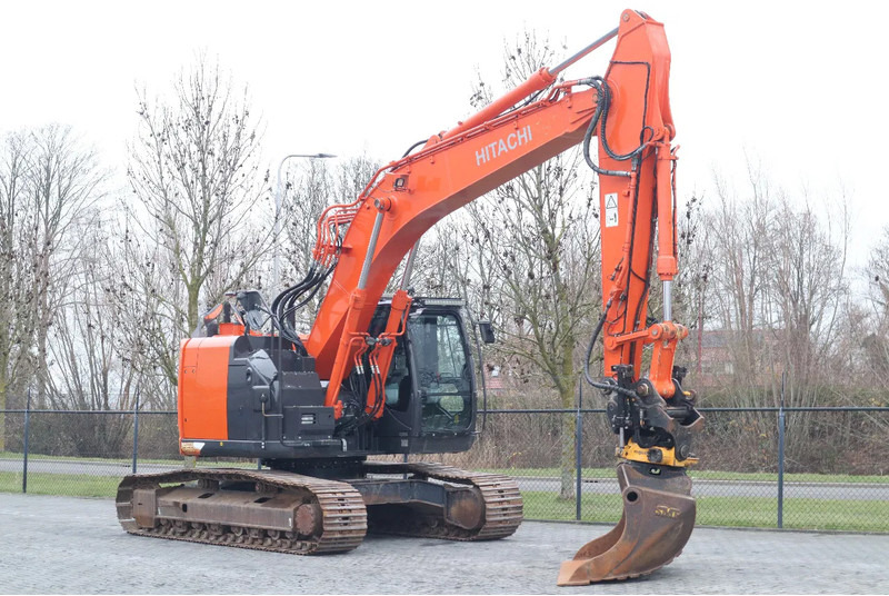 Hitachi ZX225 USRLC-6 | ROTOTILT | BUCKET | GOOD CONDITION - Bager gusjeničar: slika Hitachi ZX225 USRLC-6 | ROTOTILT | BUCKET | GOOD CONDITION - Bager gusjeničar Hitachi ZX225 USRLC-6 | ROTOTILT | BUCKET | GOOD CONDITION - Bager gusjeničar: slika Hitachi ZX225 USRLC-6 | ROTOTILT | BUCKET | GOOD CONDITION - Bager gusjeničar