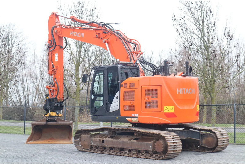 Hitachi ZX225 USRLC-6 | ROTOTILT | BUCKET | GOOD CONDITION - Bager gusjeničar: slika Hitachi ZX225 USRLC-6 | ROTOTILT | BUCKET | GOOD CONDITION - Bager gusjeničar Hitachi ZX225 USRLC-6 | ROTOTILT | BUCKET | GOOD CONDITION - Bager gusjeničar: slika Hitachi ZX225 USRLC-6 | ROTOTILT | BUCKET | GOOD CONDITION - Bager gusjeničar