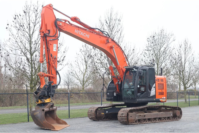 Hitachi ZX225 USRLC-6 | ROTOTILT | BUCKET | GOOD CONDITION - Bager gusjeničar: slika Hitachi ZX225 USRLC-6 | ROTOTILT | BUCKET | GOOD CONDITION - Bager gusjeničar Hitachi ZX225 USRLC-6 | ROTOTILT | BUCKET | GOOD CONDITION - Bager gusjeničar: slika Hitachi ZX225 USRLC-6 | ROTOTILT | BUCKET | GOOD CONDITION - Bager gusjeničar