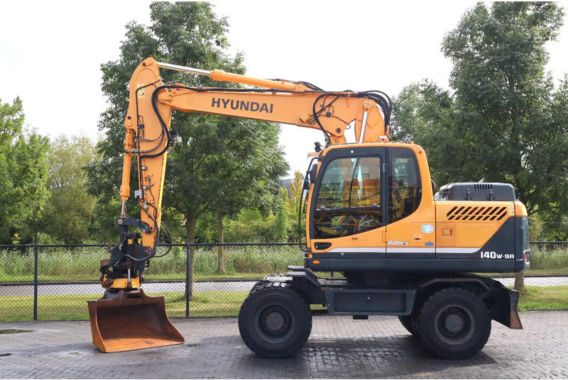 Hyundai ROBEX 140W-9A | ROTOTILT | BUCKET | ONLY 3502 HOUR! | GOOD TIRES - Bager na kotačima: slika Hyundai ROBEX 140W-9A | ROTOTILT | BUCKET | ONLY 3502 HOUR! | GOOD TIRES - Bager na kotačima Hyundai ROBEX 140W-9A | ROTOTILT | BUCKET | ONLY 3502 HOUR! | GOOD TIRES - Bager na kotačima: slika Hyundai ROBEX 140W-9A | ROTOTILT | BUCKET | ONLY 3502 HOUR! | GOOD TIRES - Bager na kotačima