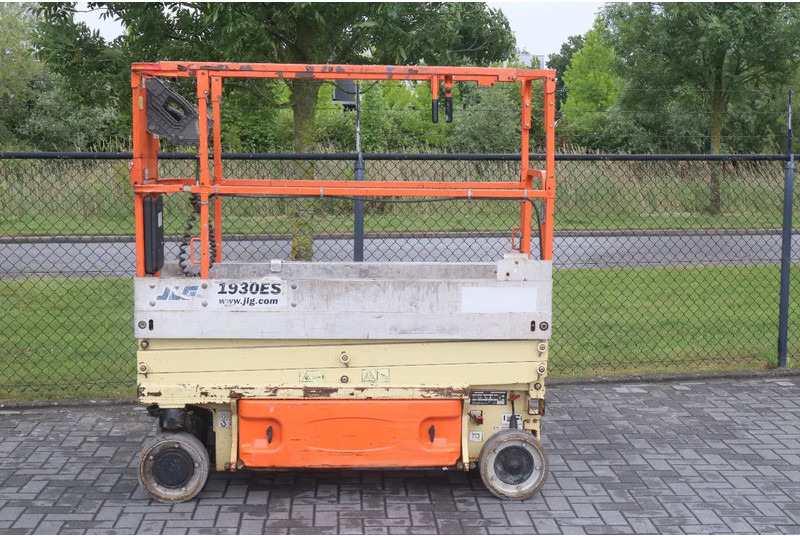 JLG 1930 ES | 7.7 METER | 230 KG - Škarasta podizna platforma: slika JLG 1930 ES | 7.7 METER | 230 KG - Škarasta podizna platforma JLG 1930 ES | 7.7 METER | 230 KG - Škarasta podizna platforma: slika JLG 1930 ES | 7.7 METER | 230 KG - Škarasta podizna platforma