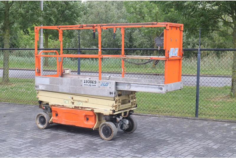 JLG 1930 ES | 7.7 METER | 230 KG - Škarasta podizna platforma: slika JLG 1930 ES | 7.7 METER | 230 KG - Škarasta podizna platforma JLG 1930 ES | 7.7 METER | 230 KG - Škarasta podizna platforma: slika JLG 1930 ES | 7.7 METER | 230 KG - Škarasta podizna platforma