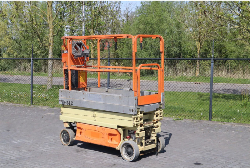 JLG 1930 ES | 7.7 METER | 230 KG - Škarasta podizna platforma: slika JLG 1930 ES | 7.7 METER | 230 KG - Škarasta podizna platforma JLG 1930 ES | 7.7 METER | 230 KG - Škarasta podizna platforma: slika JLG 1930 ES | 7.7 METER | 230 KG - Škarasta podizna platforma