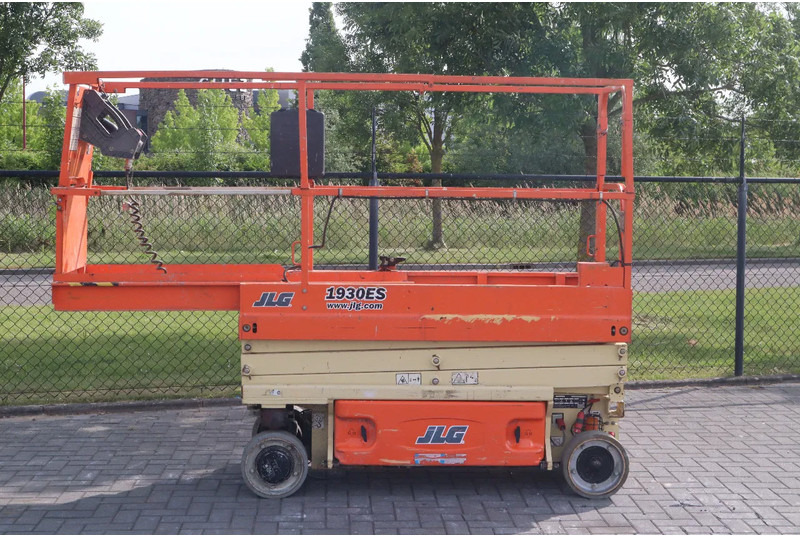 JLG 1930 ES | 7.7 METER | 230 KG - Škarasta podizna platforma: slika JLG 1930 ES | 7.7 METER | 230 KG - Škarasta podizna platforma JLG 1930 ES | 7.7 METER | 230 KG - Škarasta podizna platforma: slika JLG 1930 ES | 7.7 METER | 230 KG - Škarasta podizna platforma
