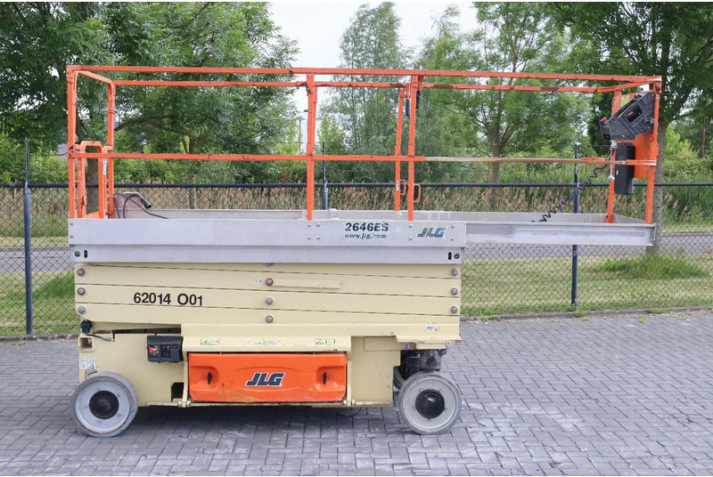 JLG 2646 ES | 10 METER | 450 KG - Škarasta podizna platforma: slika JLG 2646 ES | 10 METER | 450 KG - Škarasta podizna platforma JLG 2646 ES | 10 METER | 450 KG - Škarasta podizna platforma: slika JLG 2646 ES | 10 METER | 450 KG - Škarasta podizna platforma