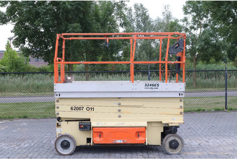 JLG 3246 ES | 12 METER | 320 KG - Škarasta podizna platforma: slika JLG 3246 ES | 12 METER | 320 KG - Škarasta podizna platforma JLG 3246 ES | 12 METER | 320 KG - Škarasta podizna platforma: slika JLG 3246 ES | 12 METER | 320 KG - Škarasta podizna platforma