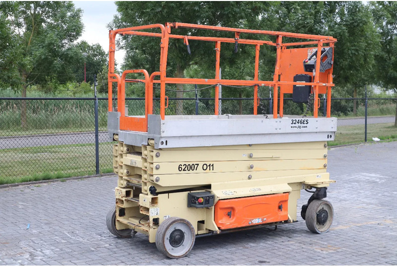 JLG 3246 ES | 12 METER | 320 KG - Škarasta podizna platforma: slika JLG 3246 ES | 12 METER | 320 KG - Škarasta podizna platforma JLG 3246 ES | 12 METER | 320 KG - Škarasta podizna platforma: slika JLG 3246 ES | 12 METER | 320 KG - Škarasta podizna platforma