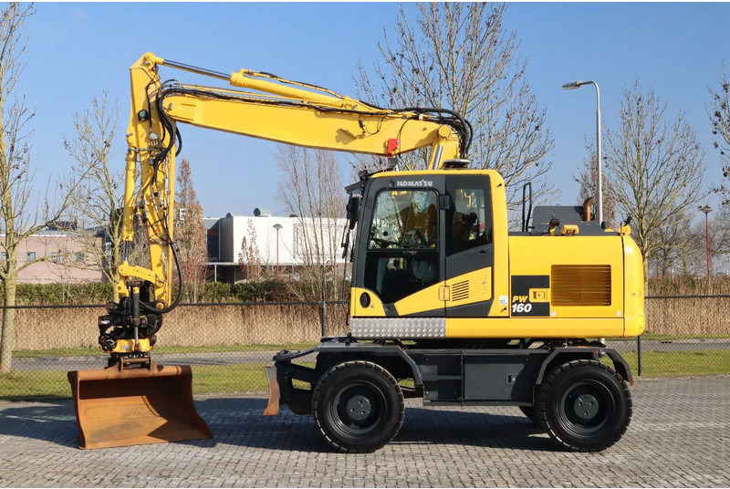 Komatsu PW160-11 | ENGCON TILTROTATOR | BUCKET | TRAILER HYDR. - Bager na kotačima: slika Komatsu PW160-11 | ENGCON TILTROTATOR | BUCKET | TRAILER HYDR. - Bager na kotačima Komatsu PW160-11 | ENGCON TILTROTATOR | BUCKET | TRAILER HYDR. - Bager na kotačima: slika Komatsu PW160-11 | ENGCON TILTROTATOR | BUCKET | TRAILER HYDR. - Bager na kotačima