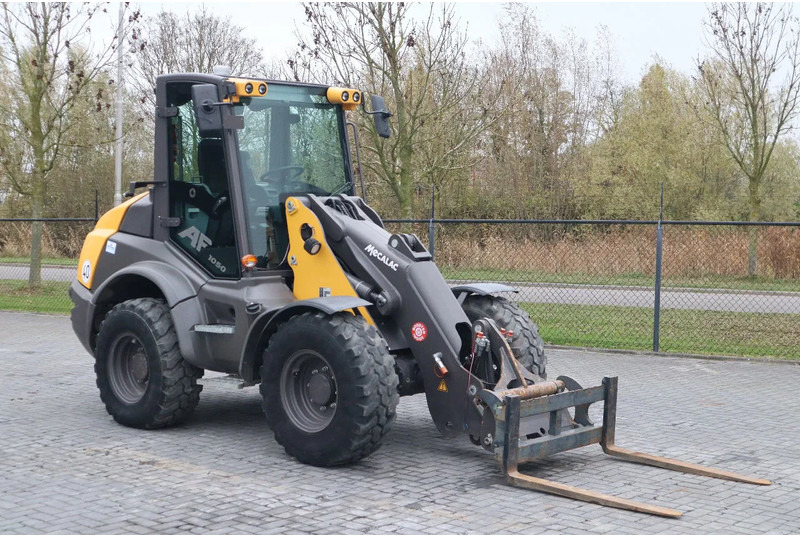 Mecalac AF 1050 | BUCKET | FORKS | HYDR. QUICK COUPLER - Utovarivač na kotačima: slika Mecalac AF 1050 | BUCKET | FORKS | HYDR. QUICK COUPLER - Utovarivač na kotačima Mecalac AF 1050 | BUCKET | FORKS | HYDR. QUICK COUPLER - Utovarivač na kotačima: slika Mecalac AF 1050 | BUCKET | FORKS | HYDR. QUICK COUPLER - Utovarivač na kotačima