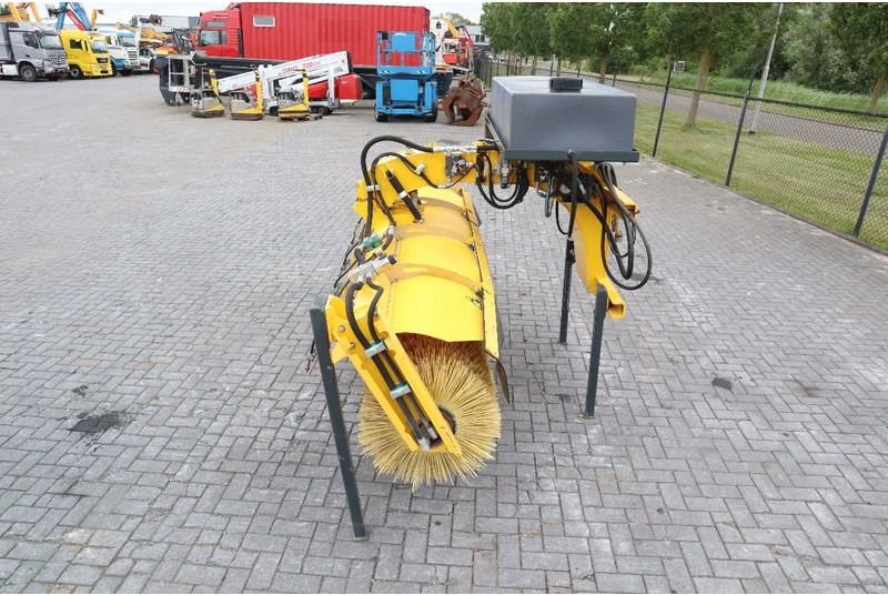 Novi Metla STARK RSW 3000 S | SWEEPER | BRUSH | KEHRMASCHINE | WATER SPRAY: slika Novi Metla STARK RSW 3000 S | SWEEPER | BRUSH | KEHRMASCHINE | WATER SPRAY Novi Metla STARK RSW 3000 S | SWEEPER | BRUSH | KEHRMASCHINE | WATER SPRAY: slika Novi Metla STARK RSW 3000 S | SWEEPER | BRUSH | KEHRMASCHINE | WATER SPRAY