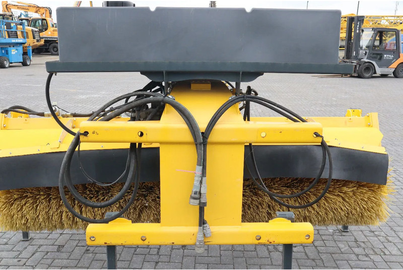 Novi Metla STARK RSW 3000 S | SWEEPER | BRUSH | KEHRMASCHINE | WATER SPRAY: slika Novi Metla STARK RSW 3000 S | SWEEPER | BRUSH | KEHRMASCHINE | WATER SPRAY Novi Metla STARK RSW 3000 S | SWEEPER | BRUSH | KEHRMASCHINE | WATER SPRAY: slika Novi Metla STARK RSW 3000 S | SWEEPER | BRUSH | KEHRMASCHINE | WATER SPRAY