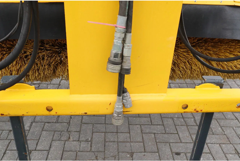 Novi Metla STARK RSW 3000 S | SWEEPER | BRUSH | KEHRMASCHINE | WATER SPRAY: slika Novi Metla STARK RSW 3000 S | SWEEPER | BRUSH | KEHRMASCHINE | WATER SPRAY Novi Metla STARK RSW 3000 S | SWEEPER | BRUSH | KEHRMASCHINE | WATER SPRAY: slika Novi Metla STARK RSW 3000 S | SWEEPER | BRUSH | KEHRMASCHINE | WATER SPRAY