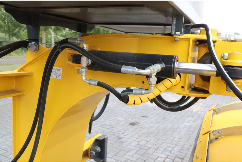 Novi Metla STARK RSW 3000 S | SWEEPER | BRUSH | KEHRMASCHINE | WATER SPRAY: slika Novi Metla STARK RSW 3000 S | SWEEPER | BRUSH | KEHRMASCHINE | WATER SPRAY Novi Metla STARK RSW 3000 S | SWEEPER | BRUSH | KEHRMASCHINE | WATER SPRAY: slika Novi Metla STARK RSW 3000 S | SWEEPER | BRUSH | KEHRMASCHINE | WATER SPRAY