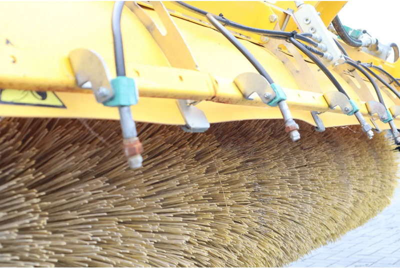 Novi Metla STARK RSW 3000 S | SWEEPER | BRUSH | KEHRMASCHINE | WATER SPRAY: slika Novi Metla STARK RSW 3000 S | SWEEPER | BRUSH | KEHRMASCHINE | WATER SPRAY Novi Metla STARK RSW 3000 S | SWEEPER | BRUSH | KEHRMASCHINE | WATER SPRAY: slika Novi Metla STARK RSW 3000 S | SWEEPER | BRUSH | KEHRMASCHINE | WATER SPRAY