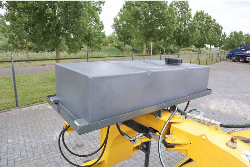 Novi Metla STARK RSW 3000 S | SWEEPER | BRUSH | KEHRMASCHINE | WATER SPRAY: slika Novi Metla STARK RSW 3000 S | SWEEPER | BRUSH | KEHRMASCHINE | WATER SPRAY Novi Metla STARK RSW 3000 S | SWEEPER | BRUSH | KEHRMASCHINE | WATER SPRAY: slika Novi Metla STARK RSW 3000 S | SWEEPER | BRUSH | KEHRMASCHINE | WATER SPRAY