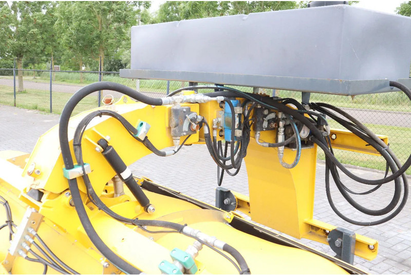 Novi Metla STARK RSW 3000 S | SWEEPER | BRUSH | KEHRMASCHINE | WATER SPRAY: slika Novi Metla STARK RSW 3000 S | SWEEPER | BRUSH | KEHRMASCHINE | WATER SPRAY Novi Metla STARK RSW 3000 S | SWEEPER | BRUSH | KEHRMASCHINE | WATER SPRAY: slika Novi Metla STARK RSW 3000 S | SWEEPER | BRUSH | KEHRMASCHINE | WATER SPRAY