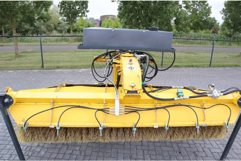 Novi Metla STARK RSW 3000 S | SWEEPER | BRUSH | KEHRMASCHINE | WATER SPRAY: slika Novi Metla STARK RSW 3000 S | SWEEPER | BRUSH | KEHRMASCHINE | WATER SPRAY Novi Metla STARK RSW 3000 S | SWEEPER | BRUSH | KEHRMASCHINE | WATER SPRAY: slika Novi Metla STARK RSW 3000 S | SWEEPER | BRUSH | KEHRMASCHINE | WATER SPRAY