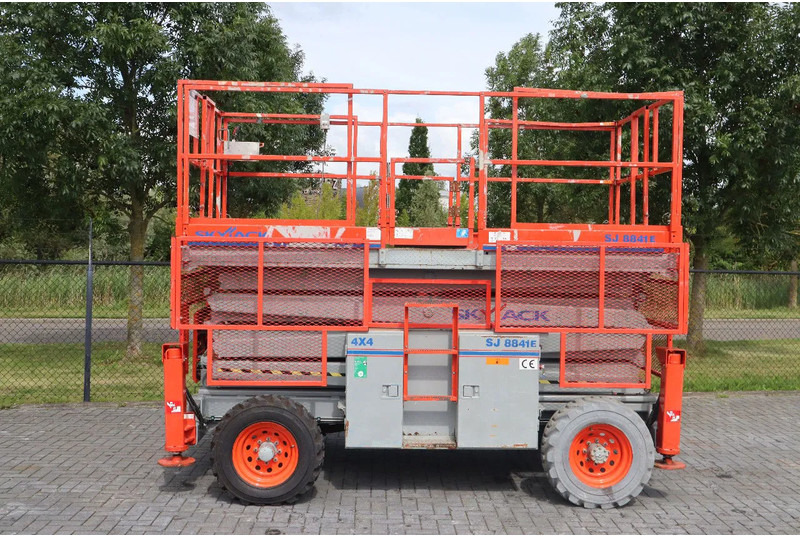 Skyjack SJ8841 E | 14.5 METER | 681 KG - Škarasta podizna platforma: slika Skyjack SJ8841 E | 14.5 METER | 681 KG - Škarasta podizna platforma Skyjack SJ8841 E | 14.5 METER | 681 KG - Škarasta podizna platforma: slika Skyjack SJ8841 E | 14.5 METER | 681 KG - Škarasta podizna platforma