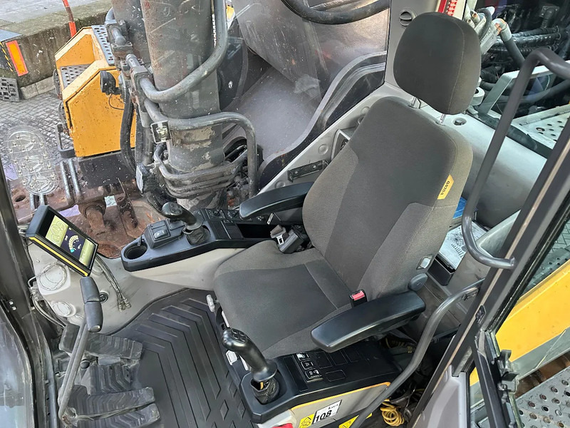 Bager gusjeničar Volvo EC 750 EL | BUCKET | HYDRAULIC QUICK COUPLER: slika Bager gusjeničar Volvo EC 750 EL | BUCKET | HYDRAULIC QUICK COUPLER Bager gusjeničar Volvo EC 750 EL | BUCKET | HYDRAULIC QUICK COUPLER: slika Bager gusjeničar Volvo EC 750 EL | BUCKET | HYDRAULIC QUICK COUPLER